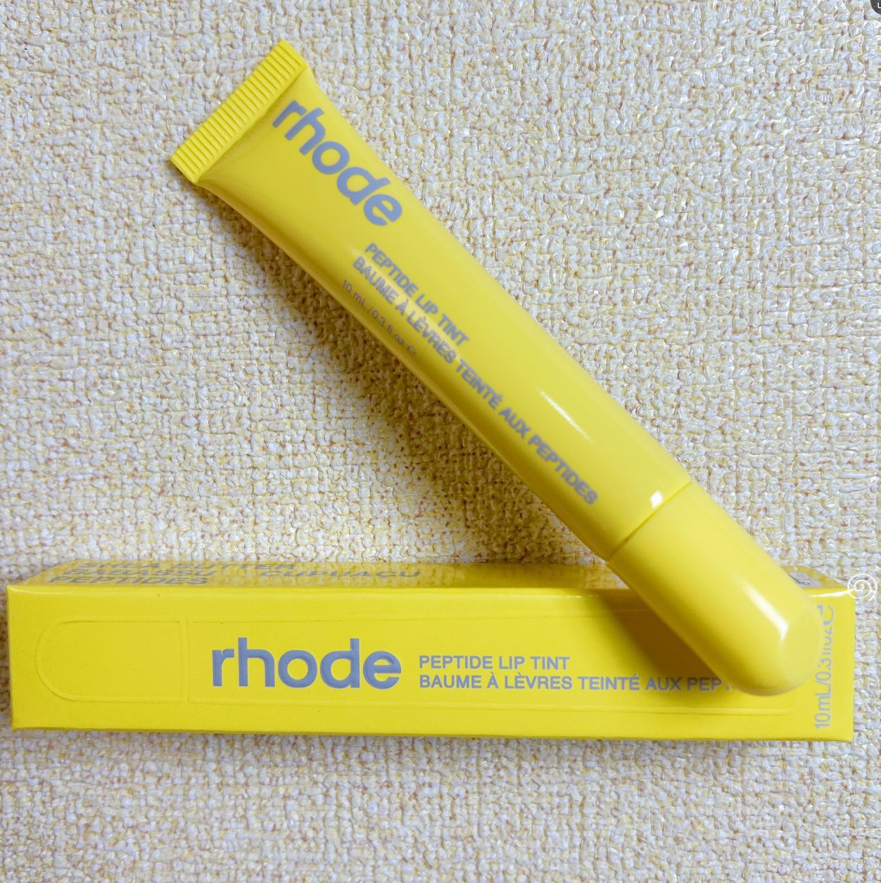 Moisturizing tinted lip gloss and lipstick